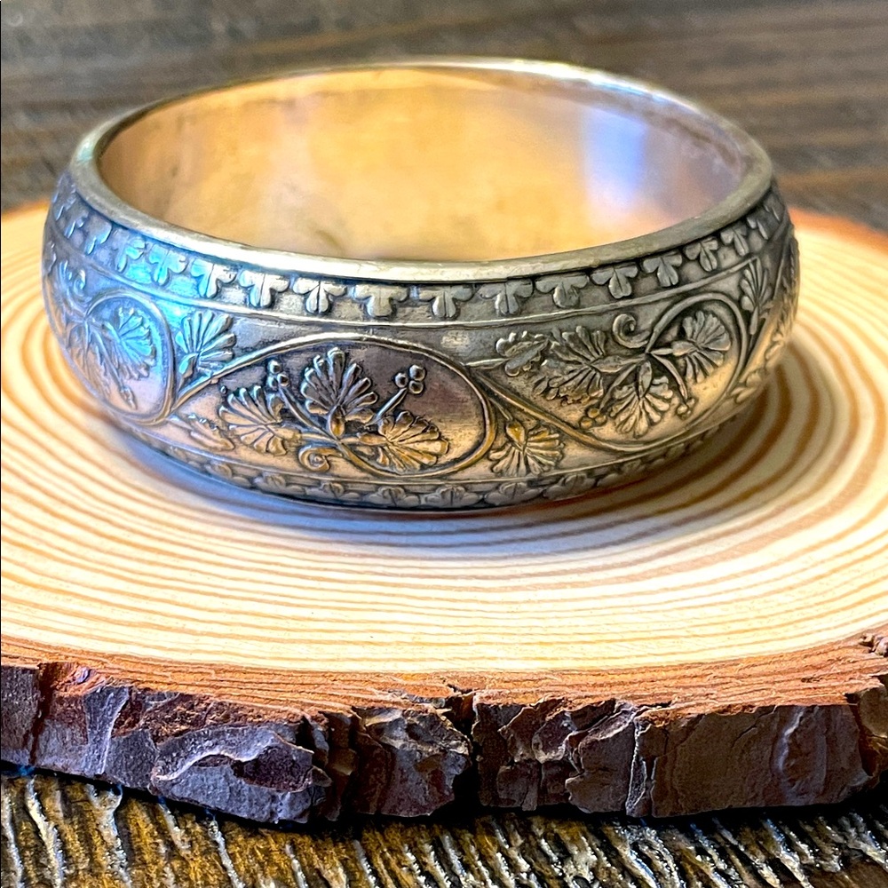 Vintage Silver tone Botanical Leaf Bangle